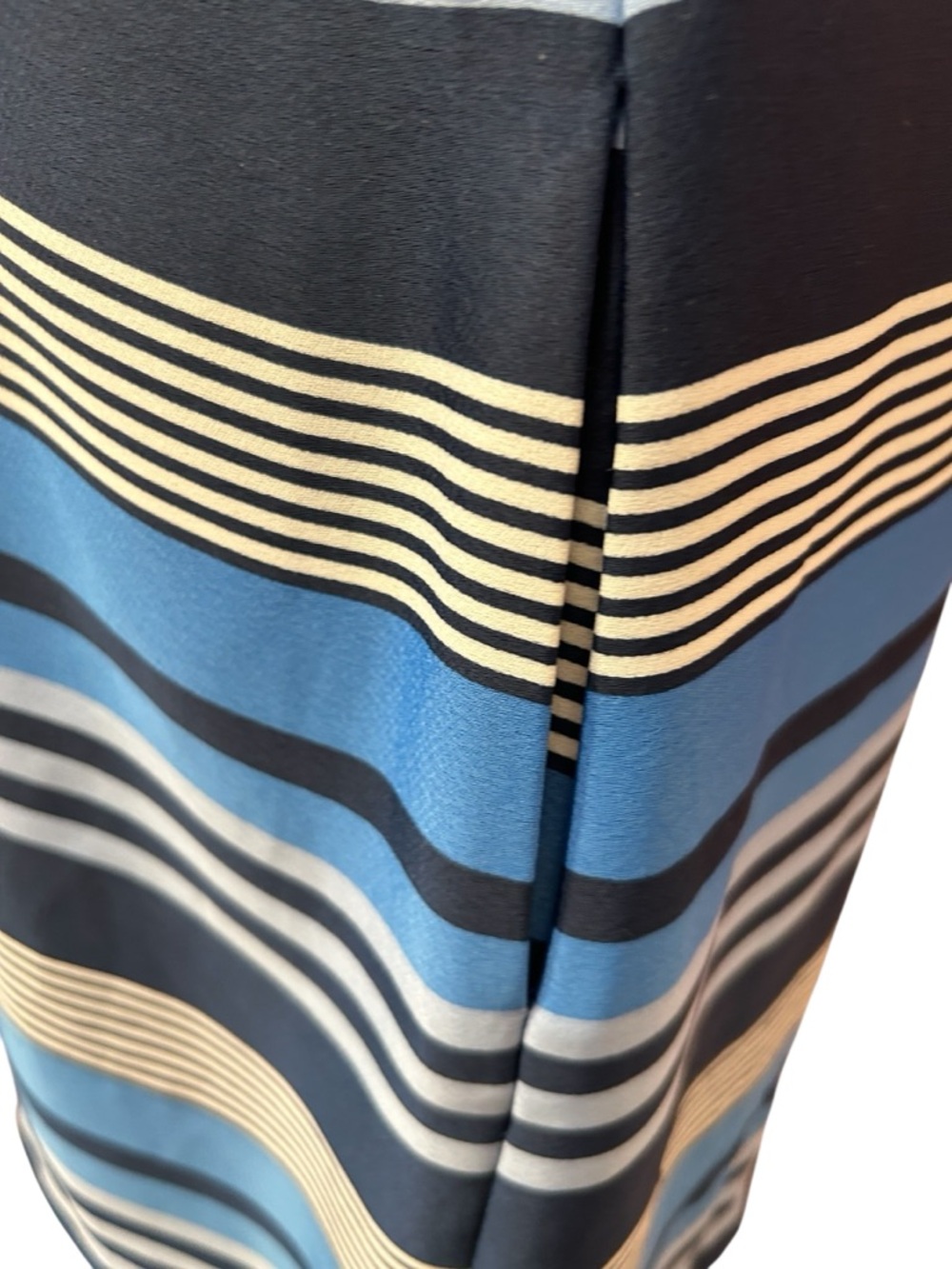 Banana Republic Chic Sleeveless Dress - Picture 4 of 8